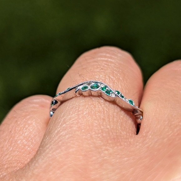 14K White Gold Emerald Floral Milgrain Vintage Style Band Ring - Picture 8 of 8